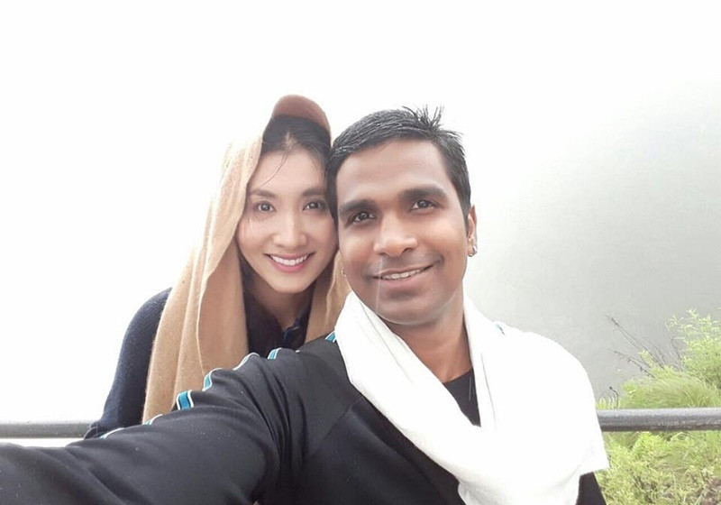 Chỉ vài lần Nguyệt Ánh chia sẻ về chồng. Trong cuộc phỏng vấn với Vietnamnet, nữ diễn viên phim Cổng mặt trời cho biết, cô và chồng thống nhất lập quỹ chung. Số tiền này dùng chi trả sinh hoạt, học phí của con… hàng tháng. Ảnh: Vietnamnet.