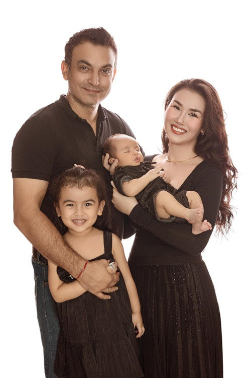 Tháng 7/2021, vợ chồng Võ Hạ Trâm đón con gái đầu lòng - bé Moon. Tháng 10/2024, cặp đôi có con trai thứ hai. Ảnh: FB Võ Hạ Trâm.