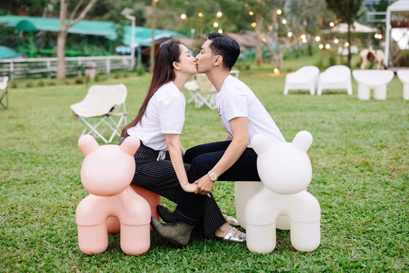 Phan Hiển chiều chuộng Khánh Thi hết mực. Ảnh: FB Khánh Thi - Phan Hiển.