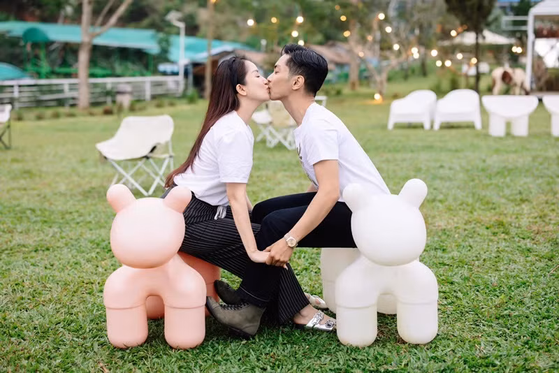 Phan Hiển chiều chuộng Khánh Thi hết mực. Ảnh: FB Khánh Thi - Phan Hiển.