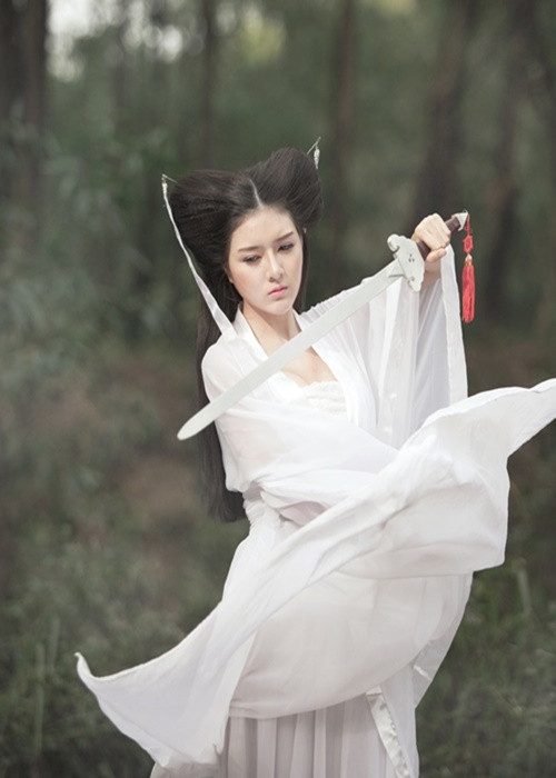 Tạo hình “Cô Long đùi gà” của hot girl Lilly Luta vào năm 2015 nhận được nhiều lời khen ngợi. Ảnh: Dân Việt.