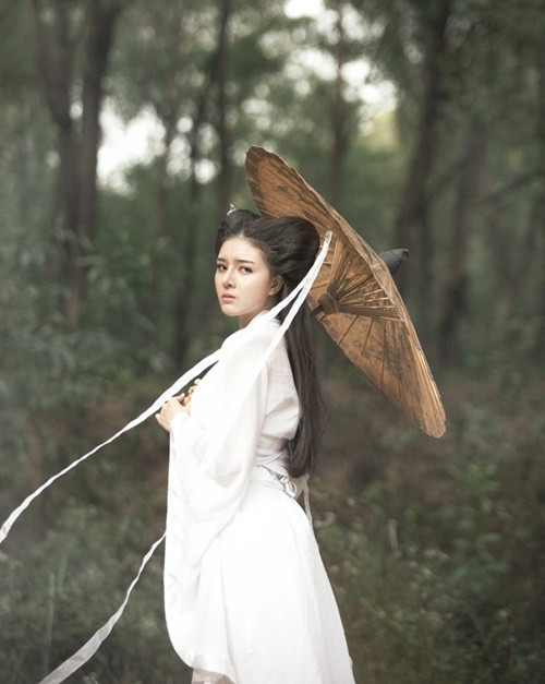 Lilly Luta chia sẻ trên Dân Việt, cô thích nhất Tiểu Long Nữ do Lưu Diệc Phi thủ vai nhưng ấn tượng nhất với phiên bản do Trần Nghiên Hy đóng. Ảnh: Dân Việt.