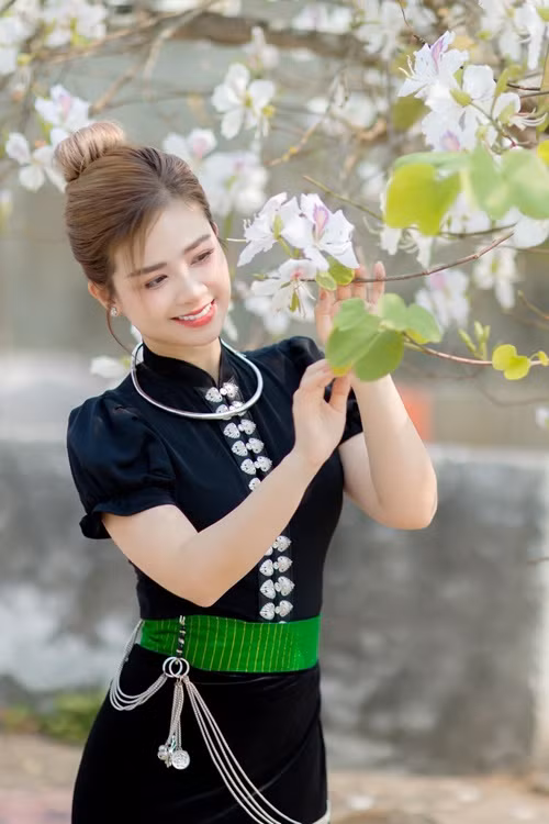 Dương Hoàng Yến gửi lời cảm ơn đến diva Mỹ Linh: "Con cảm ơn cô Mỹ Linh rất nhiều! May mắn có cô phát hiện kịp thời nếu không tình trạng để nặng thì chữa trị rất lâu và không biết bị nặng rồi thì còn có thể đi show được không nữa? Con không dám nghĩ đến luôn ạ". Ảnh: FB Dương Hoàng Yến.