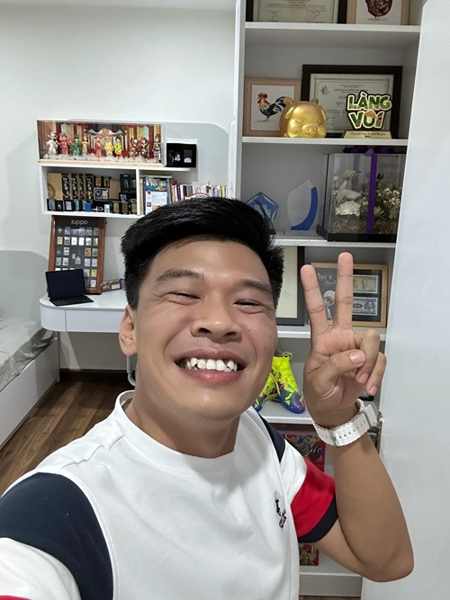 Nam diễn viên hài khoe một góc căn nhà trưng bày các kỷ niệm khi làm nghệ thuật.