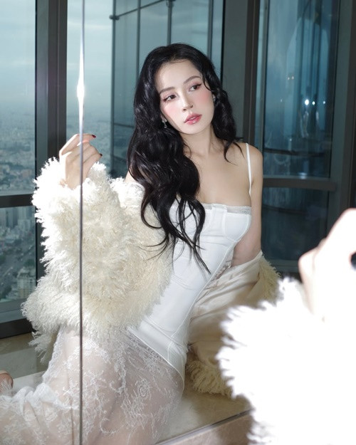 Chi Pu ăn mặc ngày càng sang chảnh.