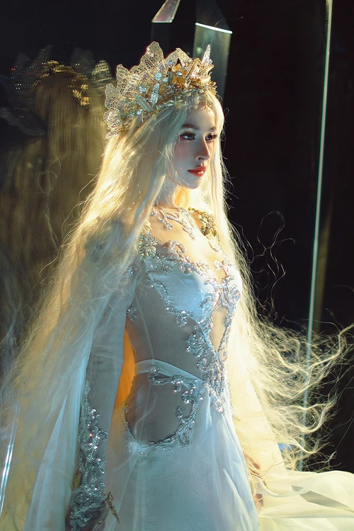 Người đẹp sinh năm 1993 gặt hái nhiều thành công sự nghiệp từ một hot girl tuổi teen.