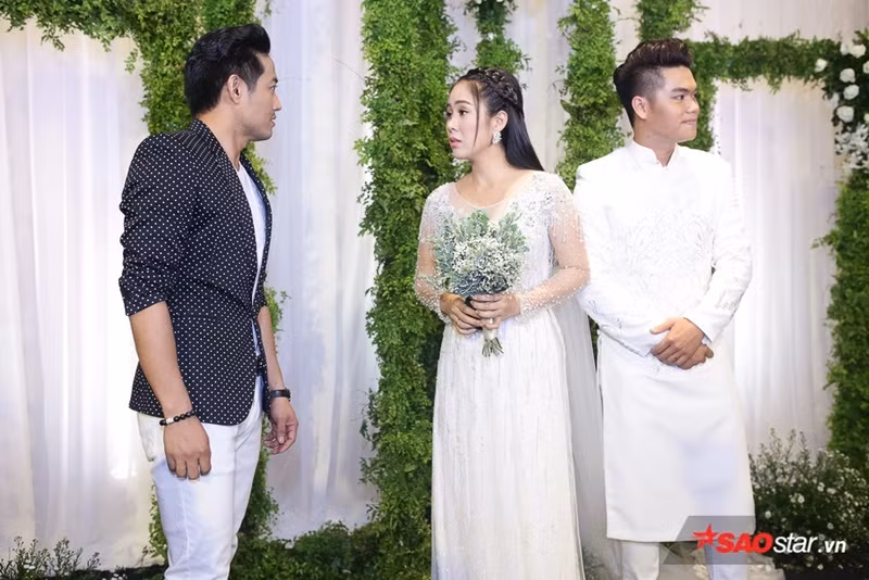 Quý Bình từng tiết lộ chuyến đi Trường Sa se duyên cho Lê Phương và Trung Kiên là do anh thuyết phục cô tham gia. Phía Trung Kiên viết trên trang cá nhân sau khi dự đám tang của Quý Bình: "Đã từng nghe kể về một tình yêu đẹp! Em rất biết ơn! Em tạm biệt". Ảnh: Saostar.