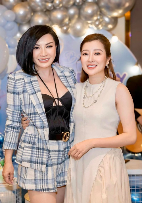 Tháng 1/2025, Trizzie Phương Trinh chúc mừng Mai Linh đón tuổi mới. "Happy birthday em! Thương chúc em tuổi mới thêm xinh đẹp, mãi luôn hạnh phúc và nhiều niềm vui nhé", nữ ca sĩ nhắn nhủ bạn gái Bằng Kiều.