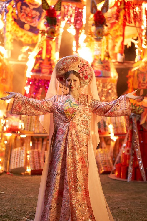 Hòa Minzy không chia sẻ con số cụ thể về kinh phí sản xuất MV Bắc Bling. Tuy nhiên, cô hé lộ: "Chi phí MV cũng bằng căn chung cư cao cấp".