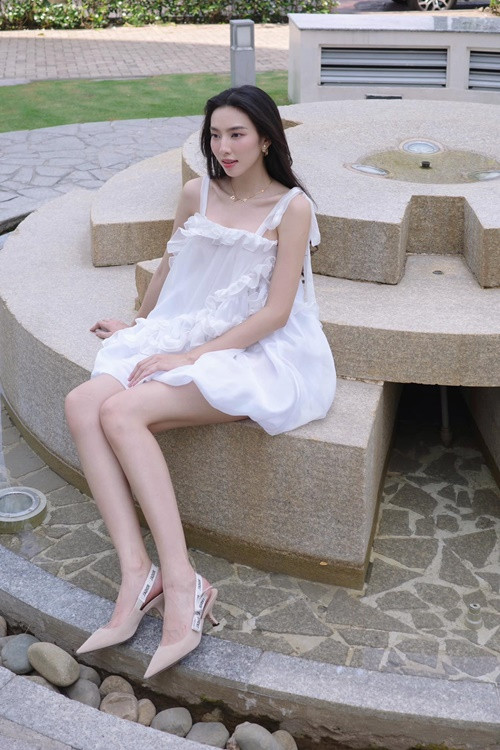 Nàng hậu lặng lẽ gỡ các bài quảng cáo về viên kẹo rau củ. Ảnh: FB Thùy Tiên.