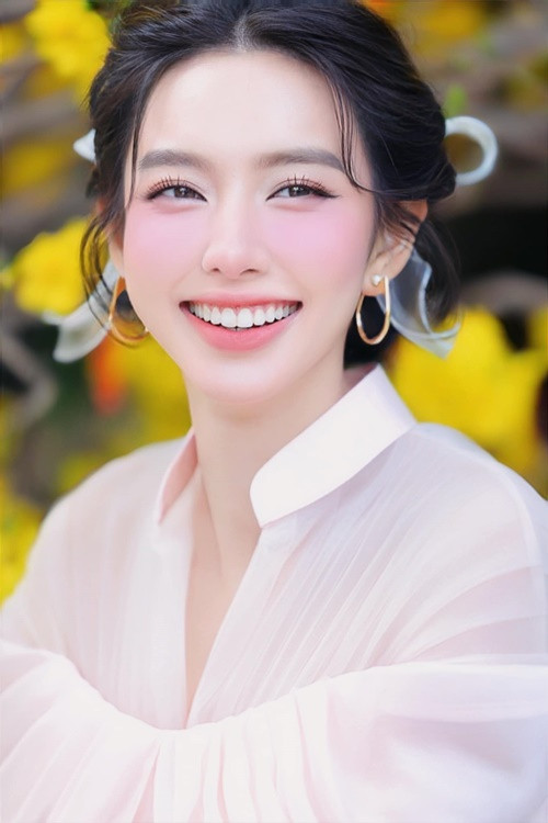 Mới đây, cô vướng lùm xùm quảng cáo quá lố viên kẹo rau củ. Đối mặt với ý kiến trái chiều, Thùy Tiên vẫn giữ im lặng. Ảnh: FB Thùy Tiên.