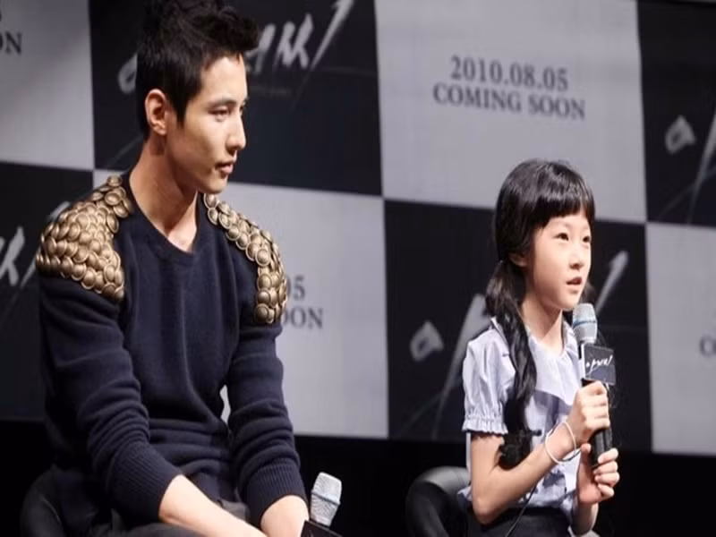 Ở một diễn biến khác, có tin đồn Won Bin trả nợ cho Kim Sae Ron sau khi nữ diễn viên qua đời. “Tôi nghe nói Won Bin đã cố gắng trả nợ cho Kim Sae Ron sau khi biết nữ diễn viên phải chịu đau khổ vì món nợ 700 triệu won”, một cư dân mạng cho biết. Hiện tại, chưa rõ thực hư tin đồn này. Ảnh: Tiền Phong.