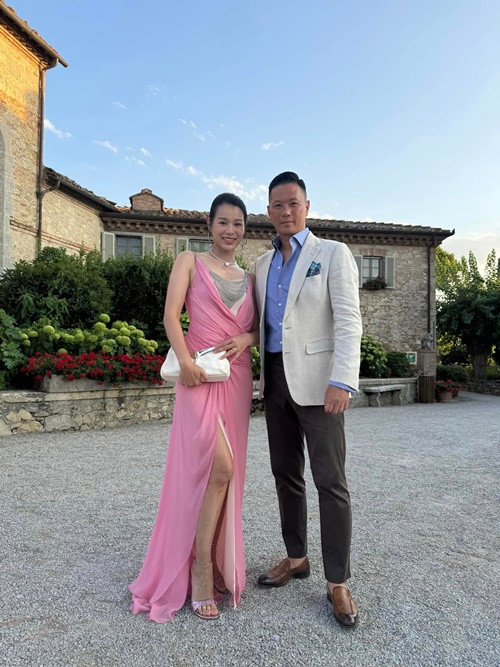 Hồ Hạnh Nhi tỏ ý rất tin tưởng chồng. Cô tuyên bố trên trang cá nhân: “Hãy tin vào tình yêu. Ngừng thuyết âm mưu đi”. Ảnh: FB Hồ Hạnh Nhi.