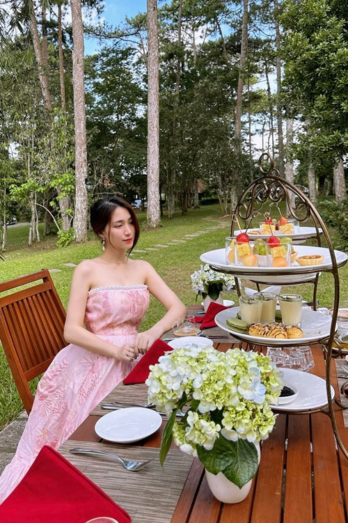 Ở tuổi 30, Hòa Minzy sống sang chảnh, vẫn làm mẹ đơn thân. Ảnh: FB Hòa Minzy.