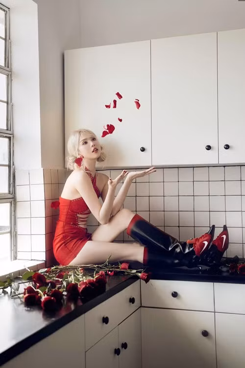 Tháng 2/2024, Ngọc Trinh được tuyên 1 năm tù treo về hành vi “Gây rối trật tự công cộng”, trả tự do tại tòa.