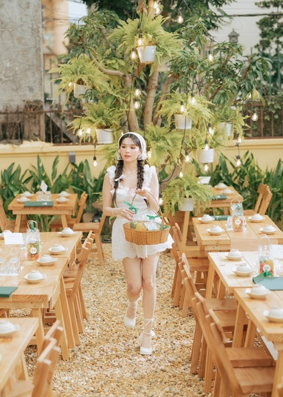 Chân dài gốc Trà Vinh tập trung kinh doanh sau khi trở lại cuộc sống bình thường.