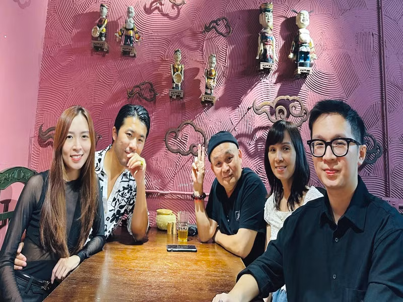 "Niềm hạnh phúc của tôi là sự bình yên trong mái ấm gia đình, là những phút giây được ở bên vợ và các con", Xuân Hinh trải lòng.