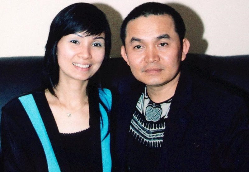 Năm 1995, Xuân Hinh kết hôn. Vợ nam nghệ sĩ tên Phương Lan, từng là kế toán. Xuân Hinh và bạn đời gắn bó khi nam nghệ sĩ nghèo khó. Theo Dân Việt, tài sản lúc kết hôn của Xuân Hinh không có gì ngoài xe đạp cũ.