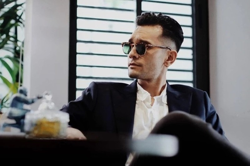 Năm 2013, trở về Việt Nam, người mẫu Nhikolai Đinh đăng ký tham gia cuộc thi Vietnam's Next Top Model. Ở cuộc thi này, anh lọt danh sách thí sinh bước vào ngôi nhà chung. Tuy nhiên, vì vướng hợp đồng người mẫu độc quyền cho một công ty quản lý người mẫu tại Việt Nam, Nhikolai Đinh bị loại. Ảnh: Znews.