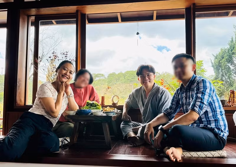 Nam MC khoe Hồng Ánh đến chơi nhà.