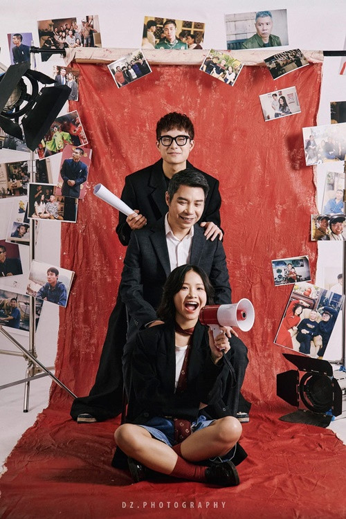 Công Lý tự tin tạo dáng bên hai con. Ảnh: FB Thảo Vân.