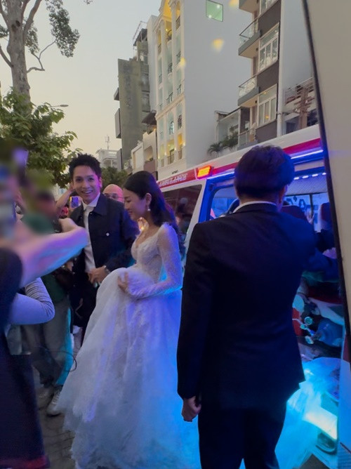 Ê-kíp Âm dương lộ đã nhận sai sót và cảm thấy hối tiếc về hành động sử dụng xe cứu thương không đúng mục đích tại sự kiện ra mắt phim. Ảnh: Đời Sống Pháp Luật.