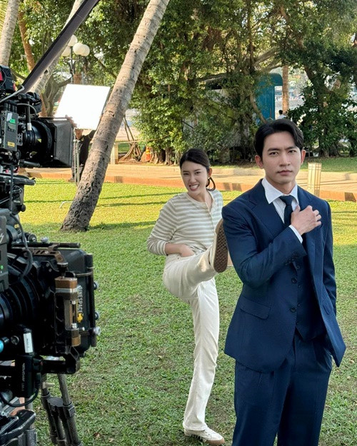 Khoảnh khắc hài hước của nữ diễn viên bên Võ Cảnh khi quay 7 năm chưa cưới sẽ chia tay. Ảnh: FB Thúy Ngân.