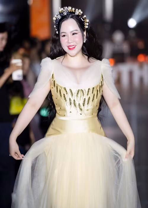 Thời điểm dịch COVID-19, Trương Phương tăng cân do quay clip theo trào lưu ăn mukbang. Chỉ 2 năm, cô tăng đến 20kg.