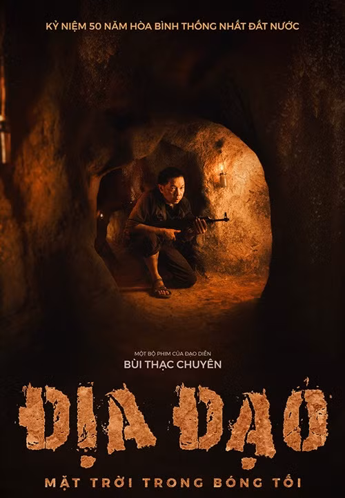 Trong phim Địa đạo: Mặt trời trong bóng tối dự kiến ra rạp vào ngày 4/4, Thái Hòa đóng vai đội trưởng nhóm du kích. Nam diễn viên chia sẻ trên Znews, ban đầu anh từ chối dự án vì lịch trình bận rộn. Ảnh: Vietnamnet.