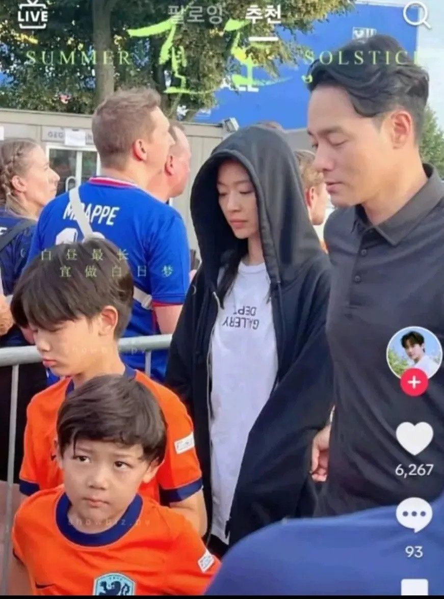 Năm 2024, Jeon Ji Hyun lộ hình ảnh bên chồng và hai con trai. Ảnh: VTV.