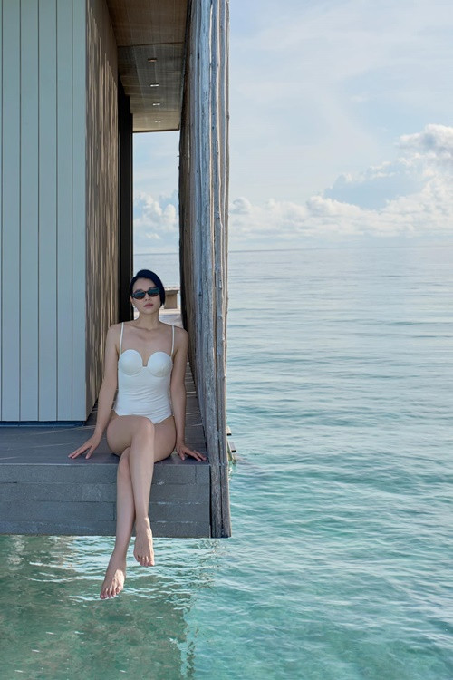 Ngôi sao TVB khoe body nuột nà với bikini ở tuổi U50. Ảnh: FB Hồ Hạnh Nhi.