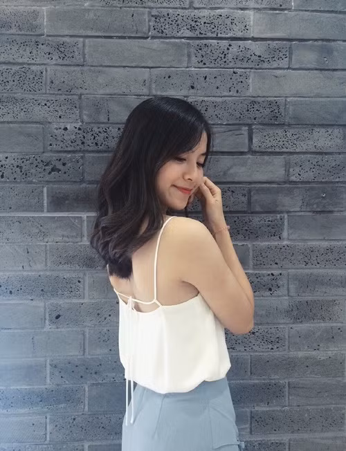 Cô đóng vai Quỳnh hồi nhỏ trong Quỳnh búp bê, Nhiên "râu" trong Nhà trọ Balanha, Hoài trong Làng trong phố.