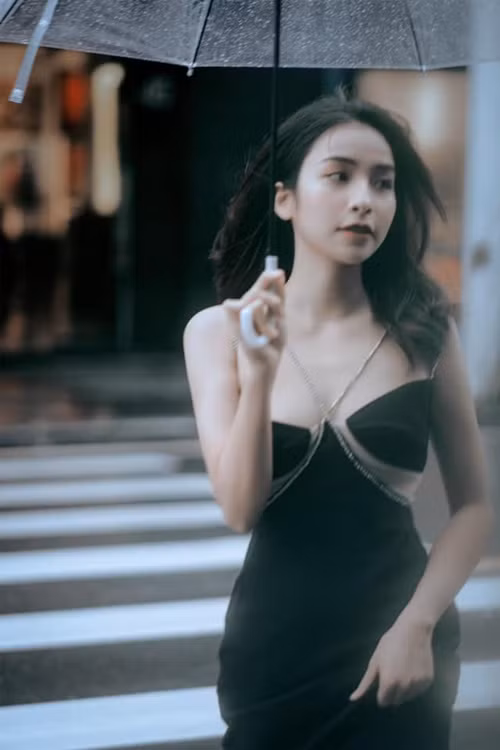 Trần Vân không sở hữu chiều cao chuẩn và thân hình bốc lửa nhưng vẫn cuốn hút nhờ vóc dáng cân đối.