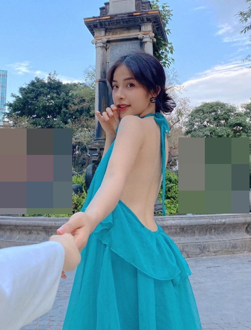 Ở đời thường, Trần Vân chuộng trang phục khoe lưng trần.