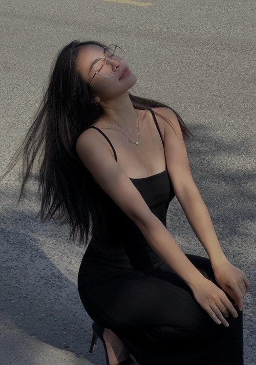 Nữ diễn viên sinh năm 1997 không tận dụng danh hiệu từ cuộc thi nhan sắc để lấn sân showbiz mà muốn chinh phục khán giả bằng thực lực diễn xuất.