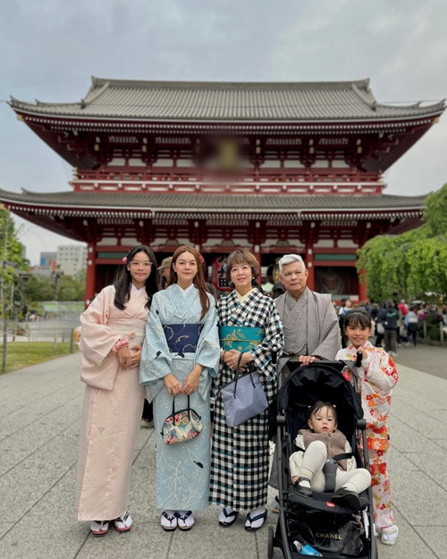 Nữ ca sĩ thường xuyên đưa gia đình đi du lịch. Ảnh: FB Phạm Quỳnh Anh.