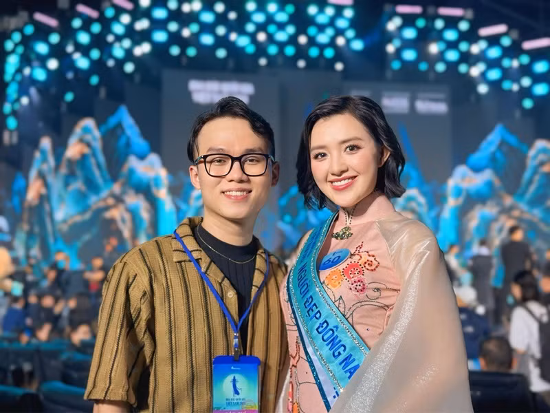 Từ tháng 8/2023, Quản Hân được phát hiện xoá ảnh với Văn Vinh. Từ tháng 3/2024, nàng hậu bắt đầu chia sẻ những khoảnh khắc ngọt ngào bên Nguyễn Công Vinh. Ảnh: FB Quản Hân.