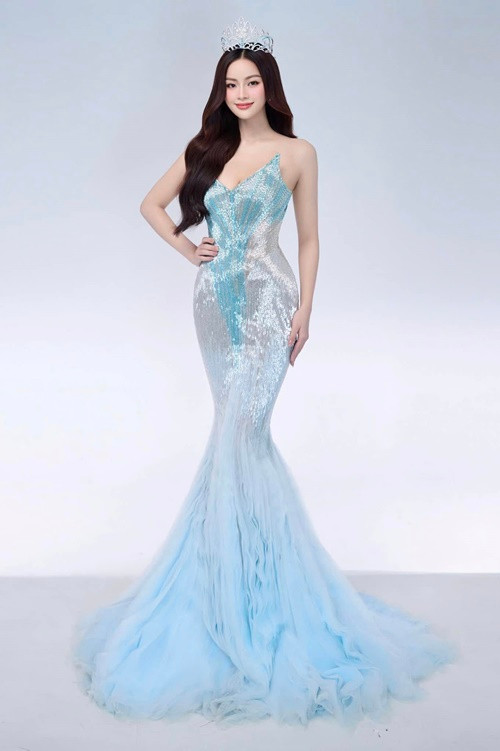 "Hành trình dù dừng lại ở đây nhưng đó không phải là một lời chia tay, mà là một dấu mốc để Hiền bước tiếp trên con đường mới, mang theo tất cả những kỷ niệm đẹp và sự biết ơn sâu sắc. Hiền tin rằng dù ở đâu, chúng ta vẫn sẽ luôn dõi theo và ủng hộ nhau", nàng hậu chia sẻ thêm. Ảnh: FB Đào Hiền.