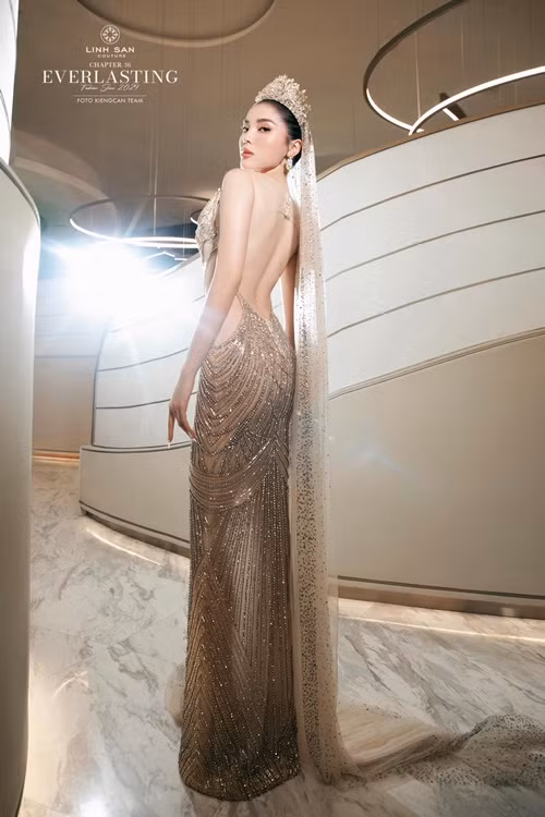 Đầu năm 2025, mỹ nhân gốc Nam Định lấn sân đóng phim khi đảm nhận vai diễn Karen - một phú bà sắc sảo đầy toan tính trong Bộ tứ báo thủ của Trấn Thành.