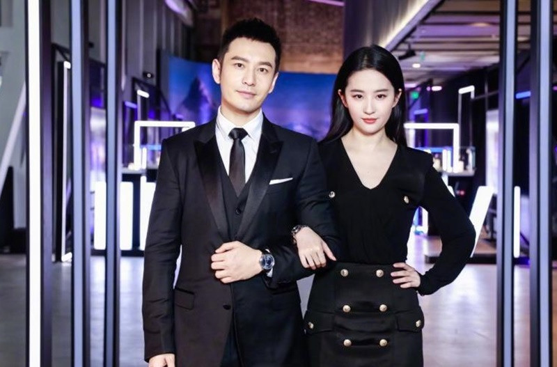 Lưu Diệc Phi thoải mái khoác tay bạn trai màn ảnh một thời. Ảnh: Khám Phá.