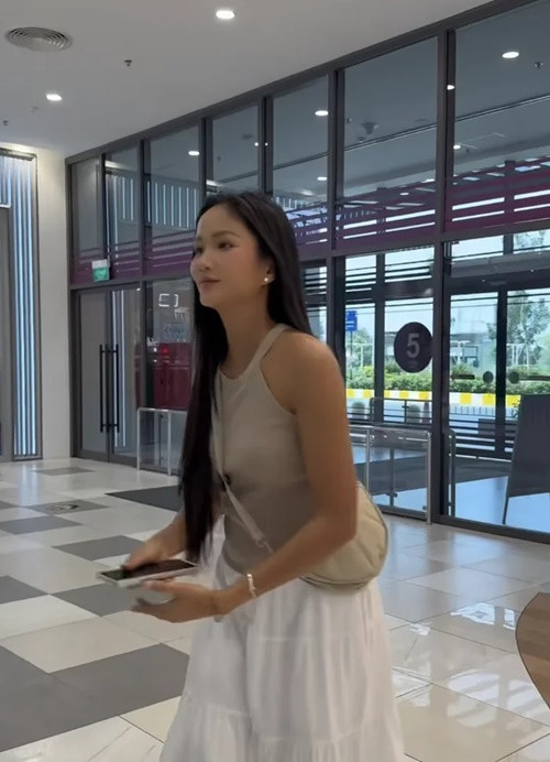 Mới đây, tin đồn Hoa hậu H'hen Niê mang bầu rộ lên sau khi người đẹp lộ vòng hai lùm lùm trong một đoạn video. Ảnh: Saostar.