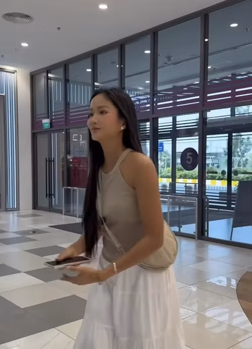 Mới đây, tin đồn Hoa hậu H'hen Niê mang bầu rộ lên sau khi người đẹp lộ vòng hai lùm lùm trong một đoạn video. Ảnh: Saostar.