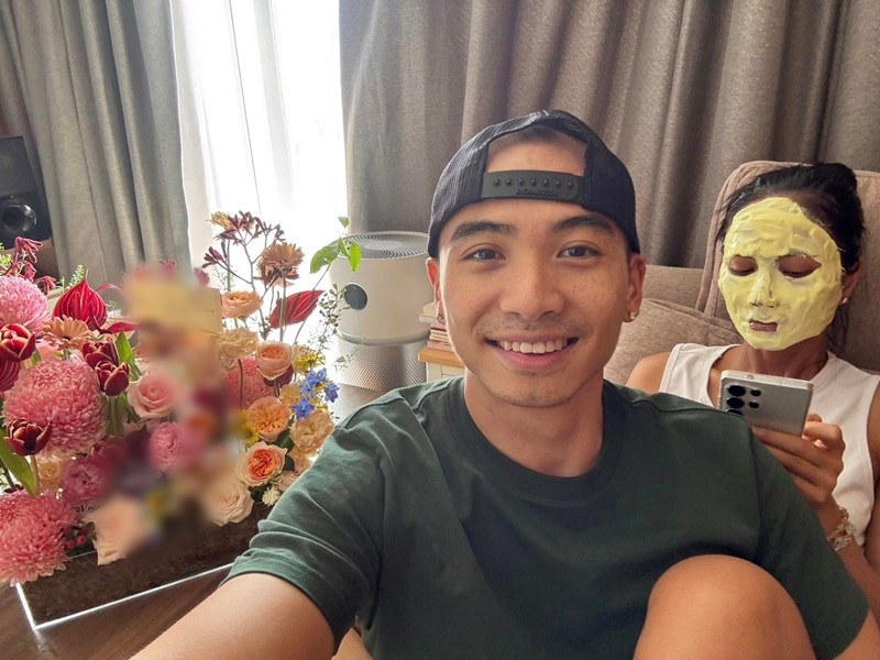 Sau khi kết hôn, Tuấn Khôi vẫn đăng ảnh "dìm hàng" H'hen Niê. Về phần mình, H'hen Niê tiếp tục chặn tài khoản mạng xã hội của chồng. Ảnh: FB Tuấn Khôi.