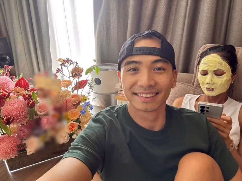 Sau khi kết hôn, Tuấn Khôi vẫn đăng ảnh "dìm hàng" H'hen Niê. Về phần mình, H'hen Niê tiếp tục chặn tài khoản mạng xã hội của chồng. Ảnh: FB Tuấn Khôi.