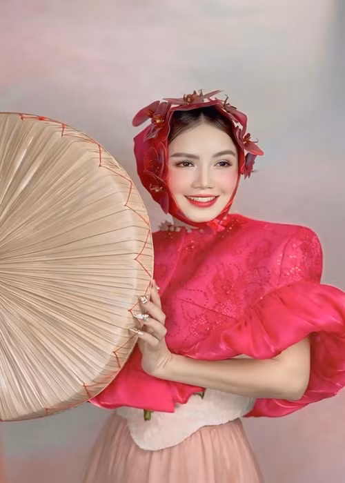 Nữ diễn viên phim Về nhà đi con cho biết, cô mất 14 tiếng để quay video, mỗi set quay lại 9-10 đúp. Ảnh: FB Đào Hoàng Yến.