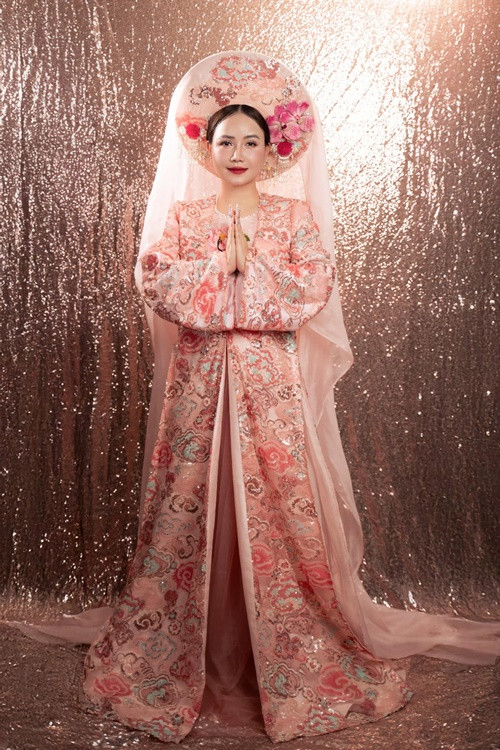 Hoàng Yến đầu tư trang phục để hóa nhân vật trong MV Bắc Bling của Hòa Minzy. Ảnh: FB Đào Hoàng Yến.