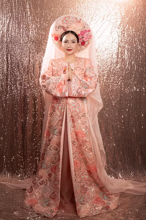 Hoàng Yến đầu tư trang phục để hóa nhân vật trong MV Bắc Bling của Hòa Minzy. Ảnh: FB Đào Hoàng Yến.