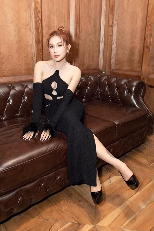 Nữ diễn viên phim Quỷ nhập tràng có chiều cao khiêm tốn nhưng có vóc dáng cân đối, quyến rũ. Ảnh: FB Khả Như.