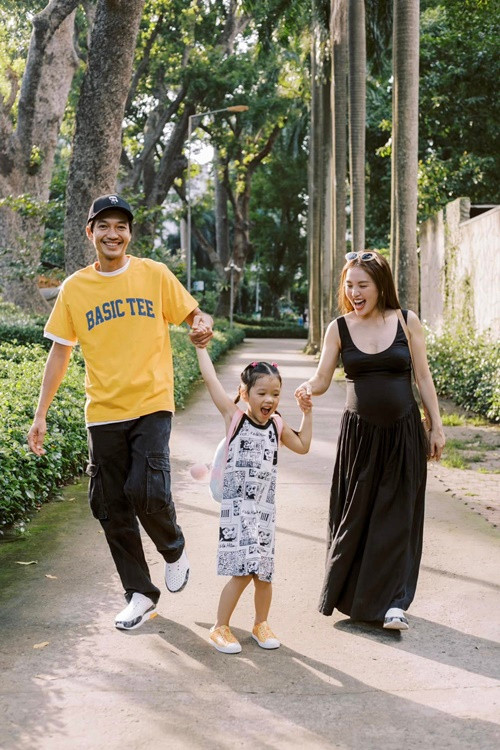 Vợ chồng Quang Tuấn thường xuyên khoe ảnh gia đình hạnh phúc trên mạng xã hội. Ảnh: FB Quang Tuấn.