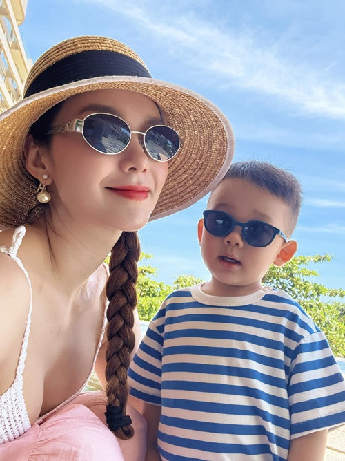 Có mẹ là ca sĩ nổi tiếng, bố là doanh nhân, bé Mỡ - con trai Minh Hằng sinh ra "đã ngậm thìa vàng"